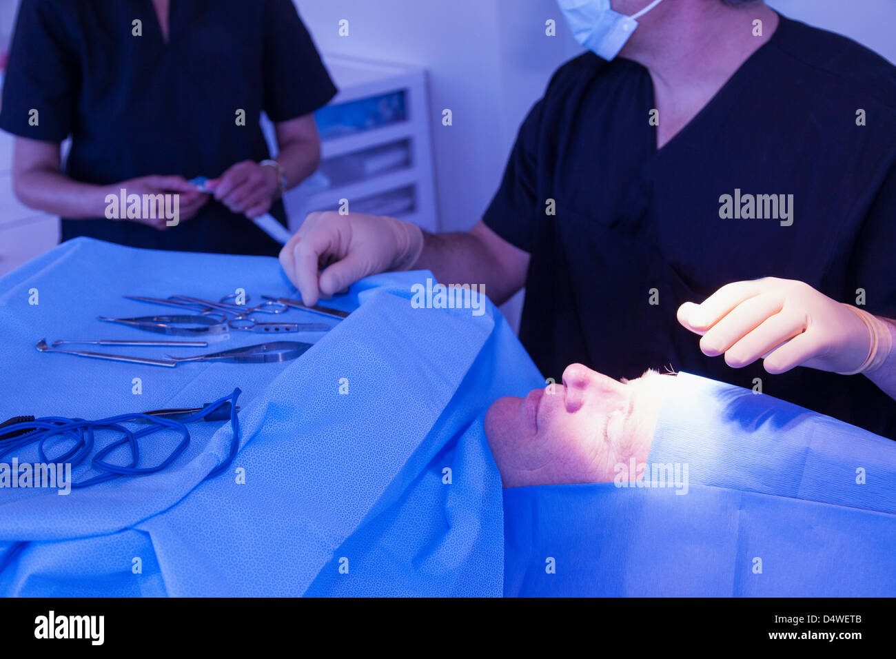 Surgeon with patient in operating room Stock Photo - Alamy