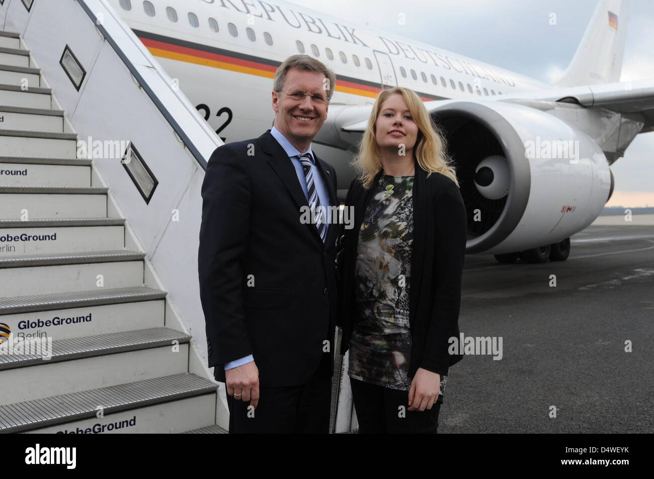 German President Christian Wulff and daughter Annalena pose for a picture before boarding a government plane bound for Israel at Tegel airport in Berlin, Germany, 27 November 2010. Wulff's 17-year-old daughter accompanies Mr Wulff on the four-day visit instead of wife Bettina. The choice of travel companion is supposed to symbolize the importance of transmitting the memory of the H Stock Photo