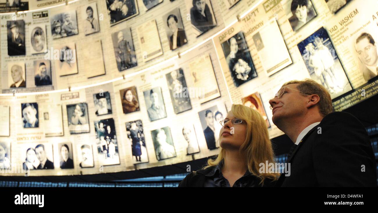 German President Wulff and his daughter Annalena look at pictures in the 'Hall of Names' at the Jad Vaschem Memorial in Jerusalem, Israel, 28 November 2010. Wulff's state visits will end in the Palestinian territories in Tuesday 20 November. Photo: Rainer Jensen Stock Photo
