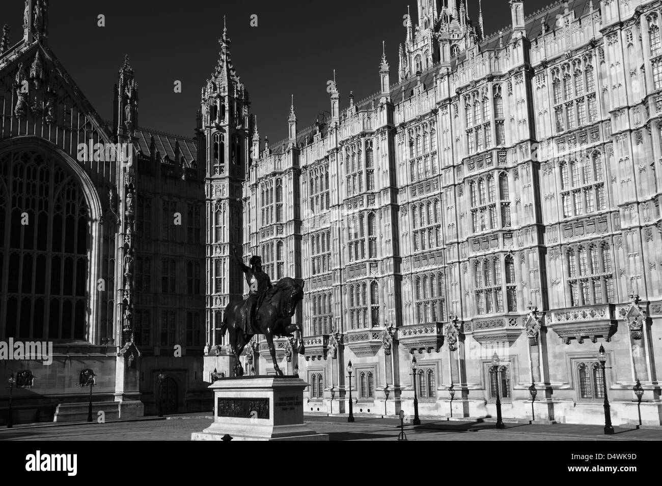 Richard 1 Statue, Houses of Parliament, North Bank, Westminster, London City, England, UK Stock Photo