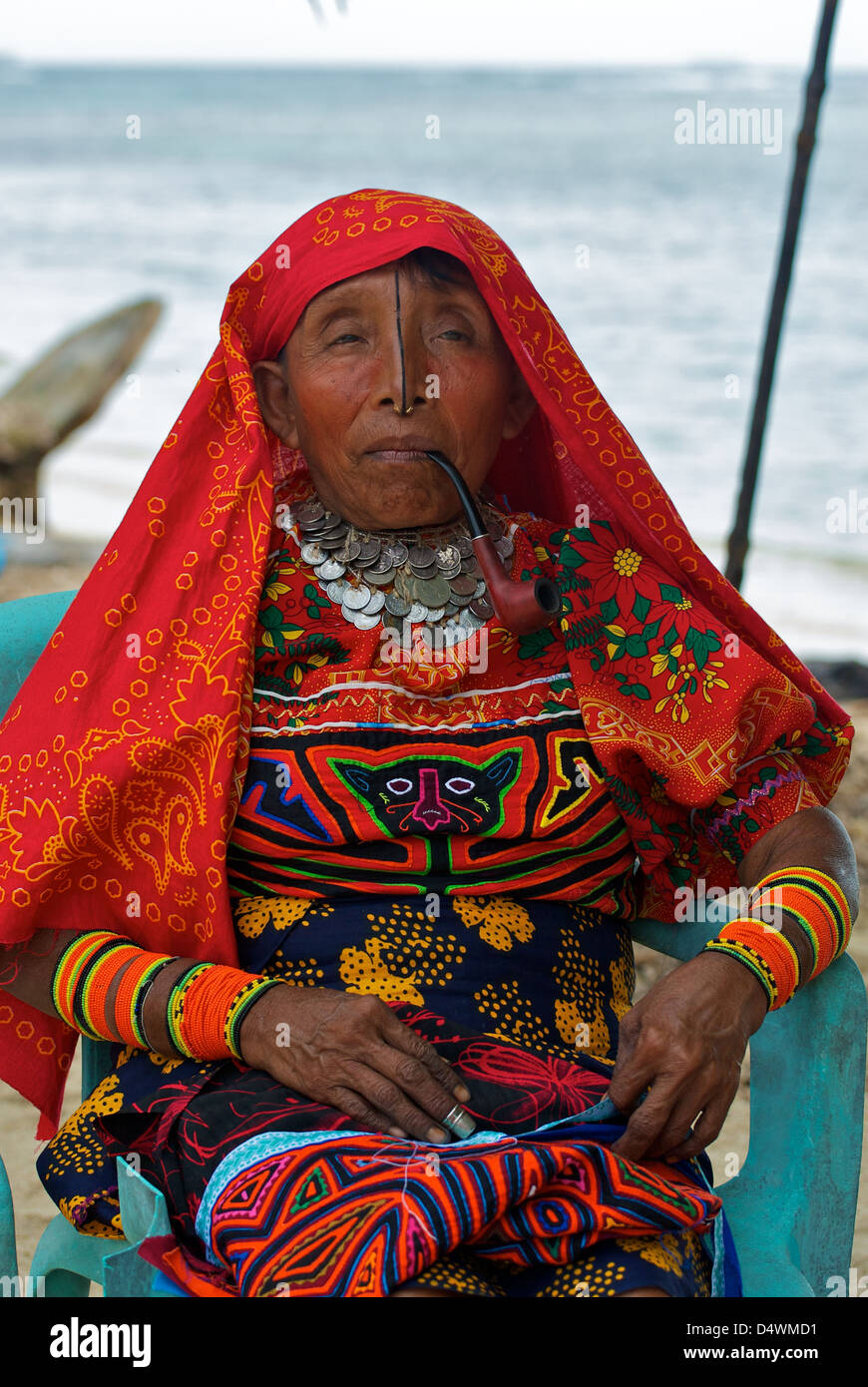 The colorfully dressed indian natives of the San Blas Islansds in