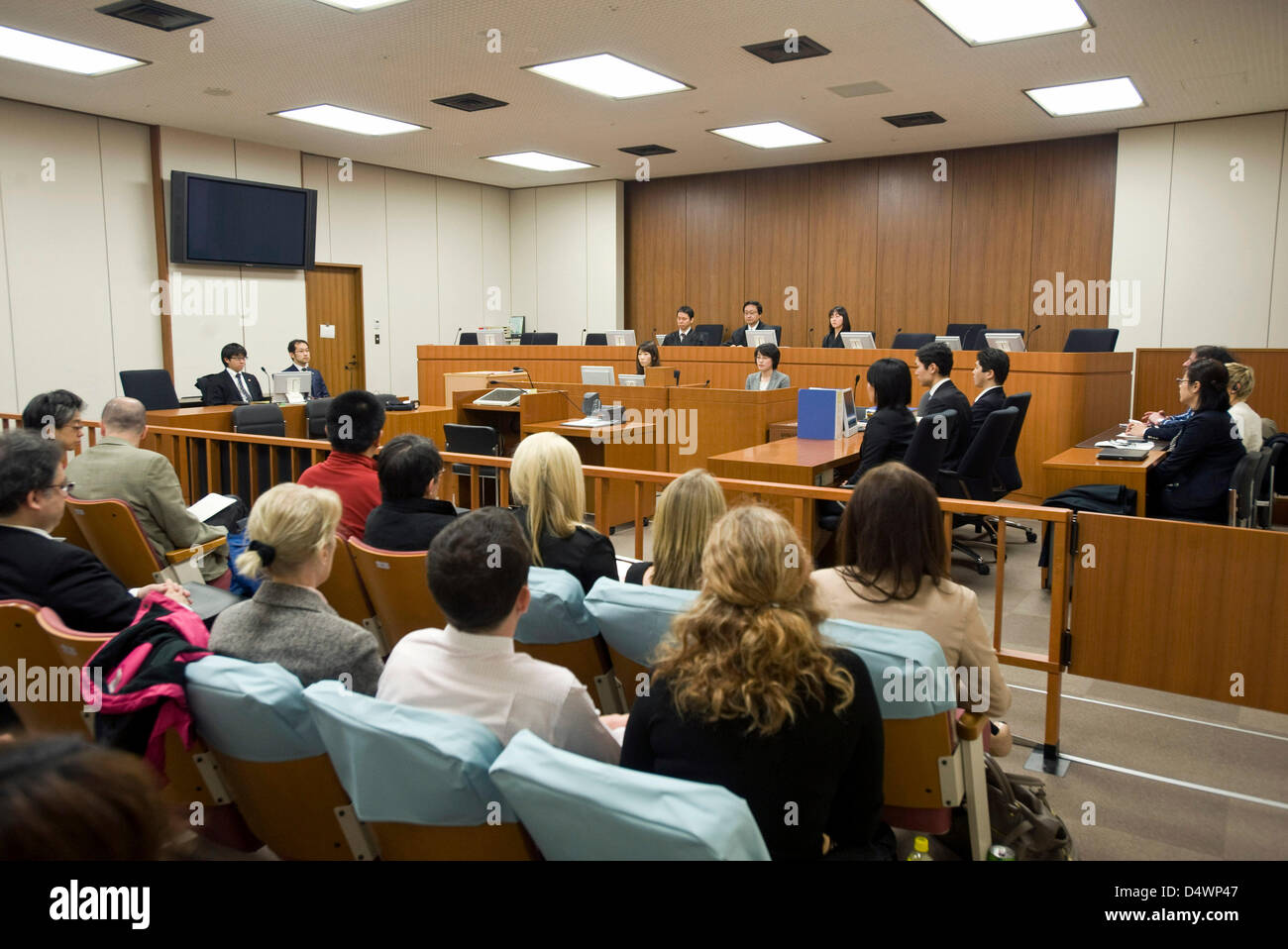 Photo shows the inside of court room 416 at the Tokyo District Court where the trial of American Richard Hinds, who is standing trial for the  murder of  Nicola Furlong, is taking place in Tokyo, Japan on 13 March 2013. On the right of the picture can be the prosecution bench, where Nicola's mother Angela and father Andrew can be seen waiting for the commencement of the  eighth day of the trial, during which defense and prosecuting lawyers gave their closing arguments. Photographer: Robert Gilhooly Stock Photo