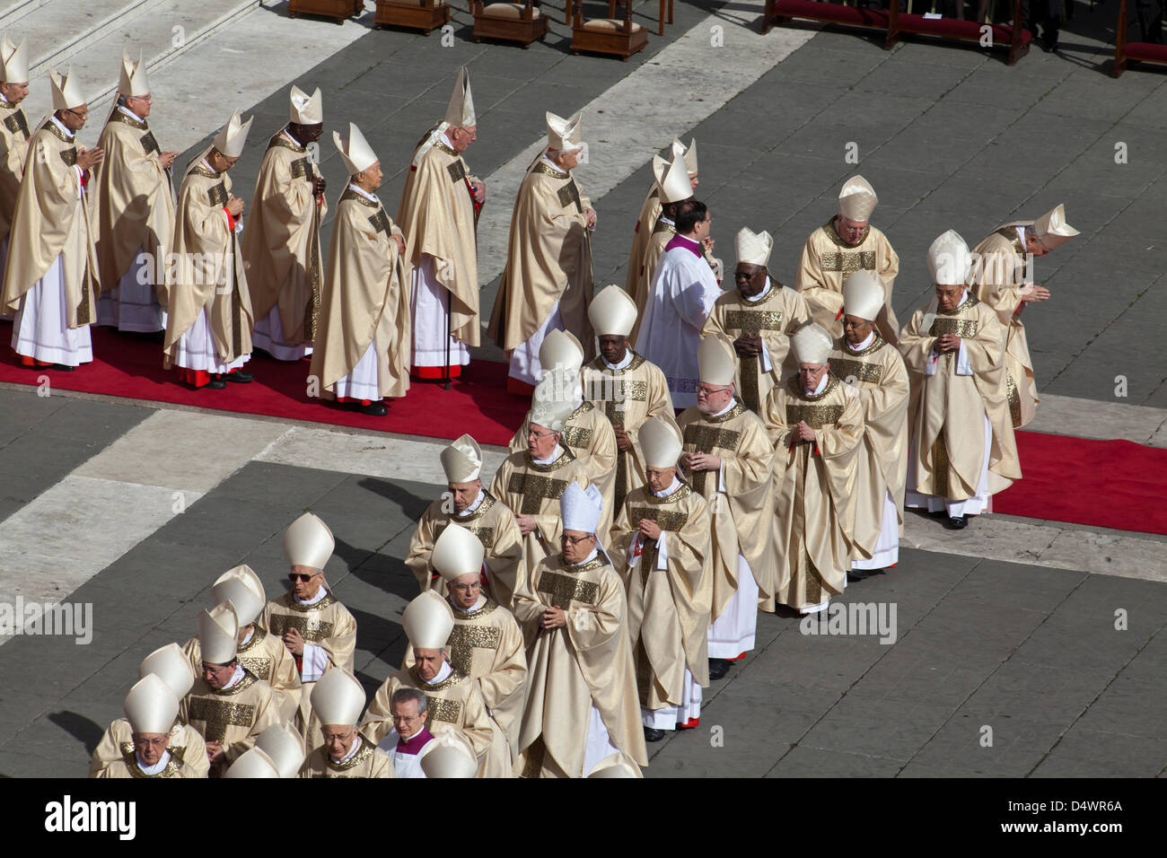 Papal inauguration of pope francis hi-res stock photography and images ...