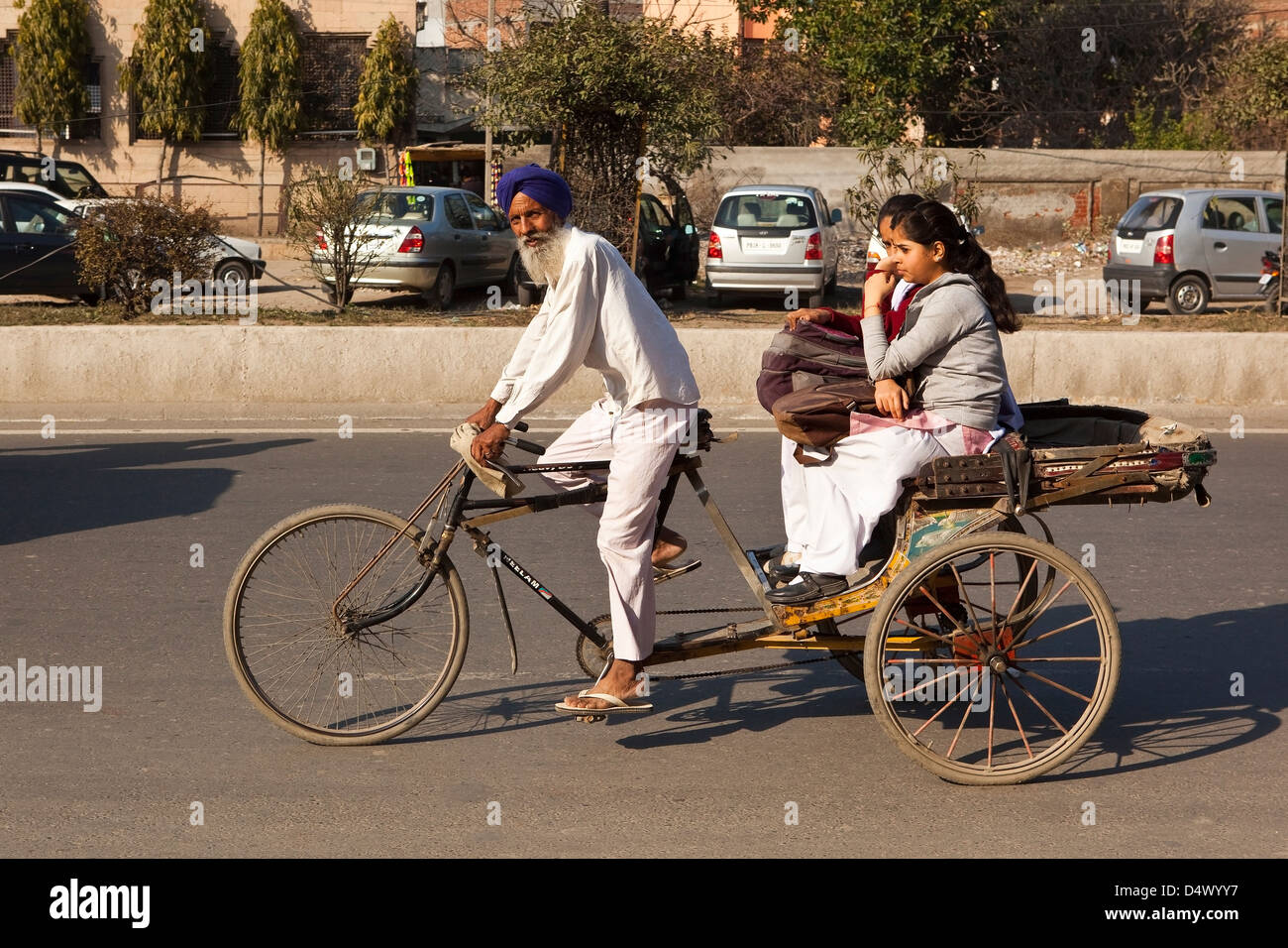 Indian schoolgirls hi-res stock photography and images - Alamy