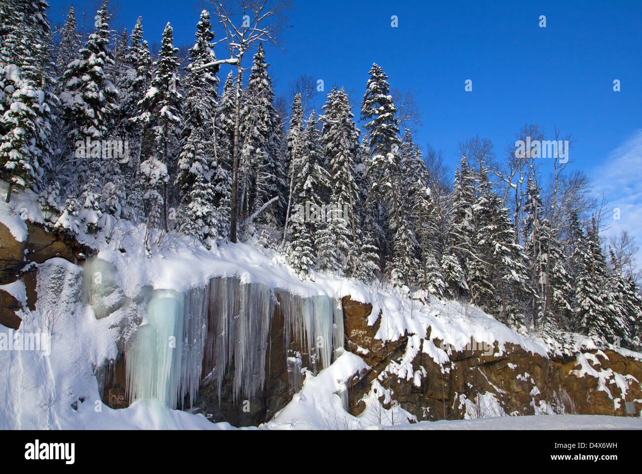 Cliff with ice hi-res stock photography and images - Alamy