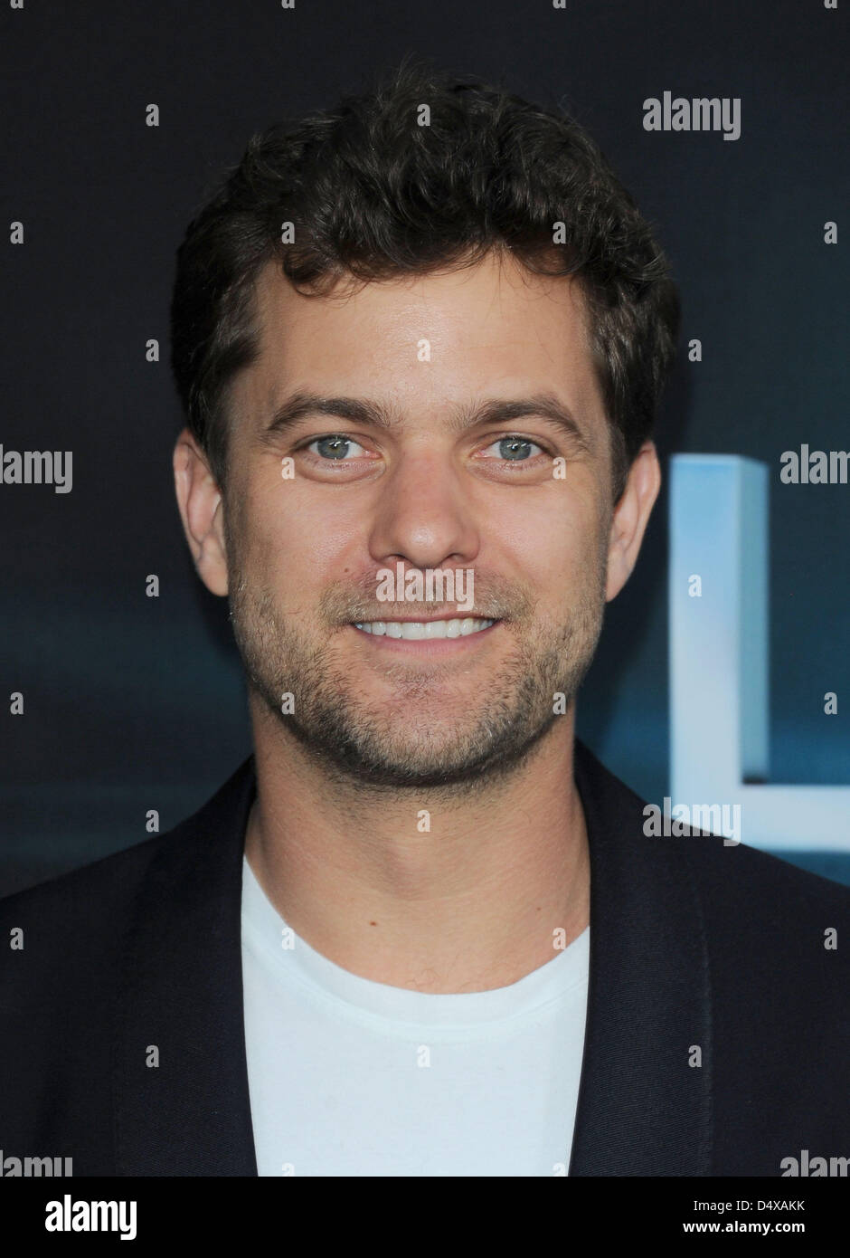 Joshua Jackson [Profiles] • Instagram, Twitter, TikTok | Foller