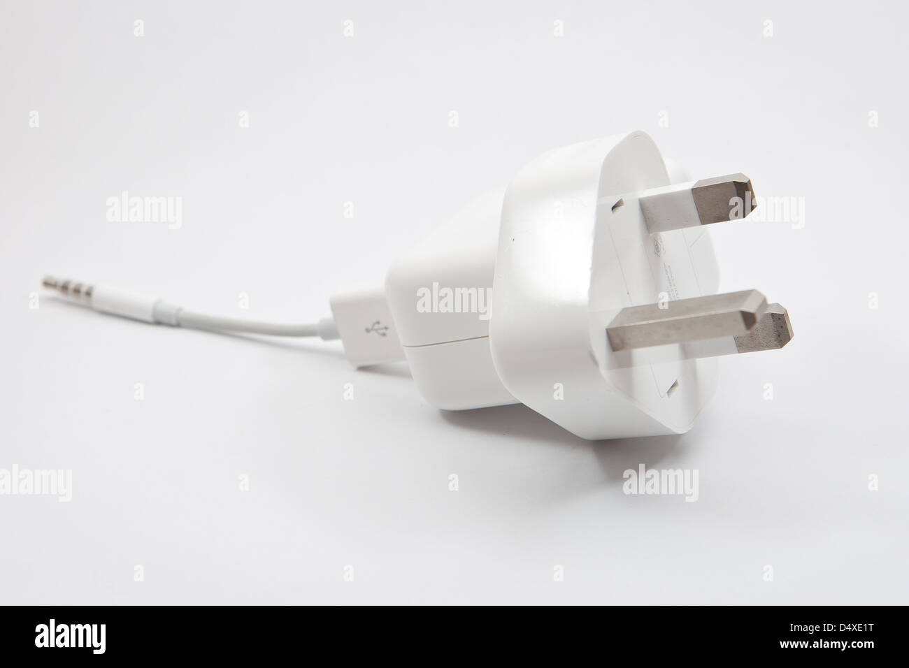 UK Mains plug to USB to 3.5mm phono for Ipad Stock Photo
