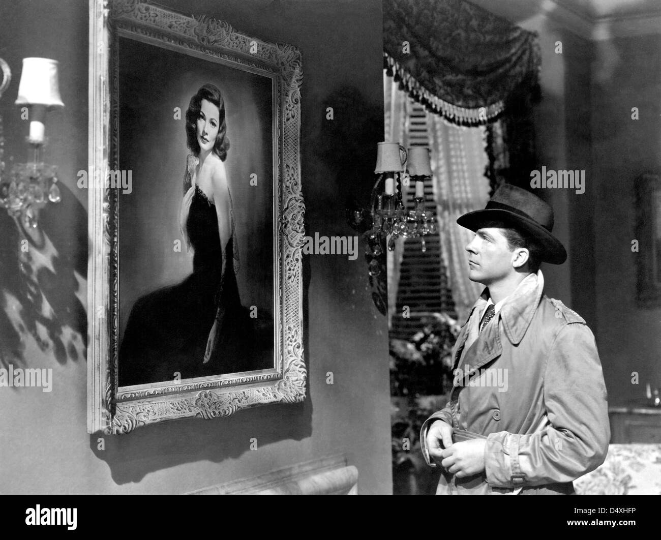LAURA  1944 Twentieth Century Fox film. Dana Andrews surveys a portrait of Gene Tierney Stock Photo