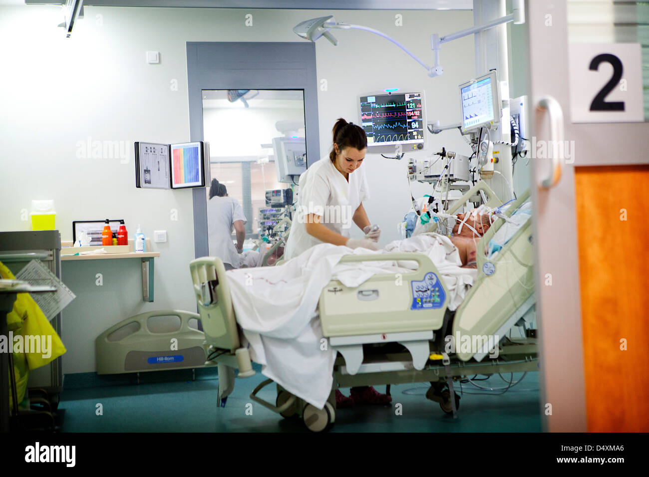 INTENSIVE CARE UNIT Stock Photo - Alamy