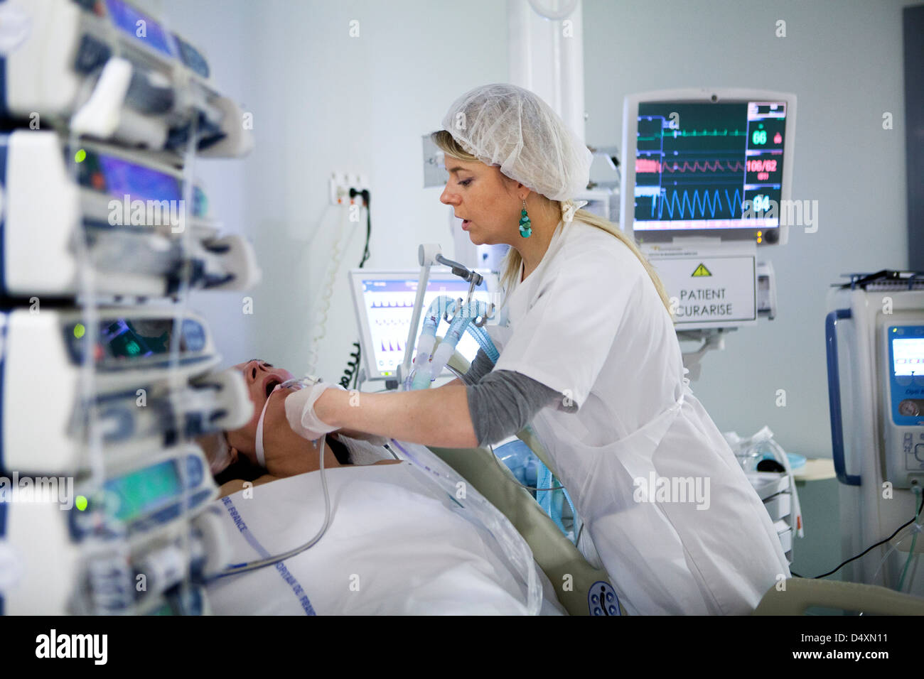 INTENSIVE CARE UNIT Stock Photo - Alamy