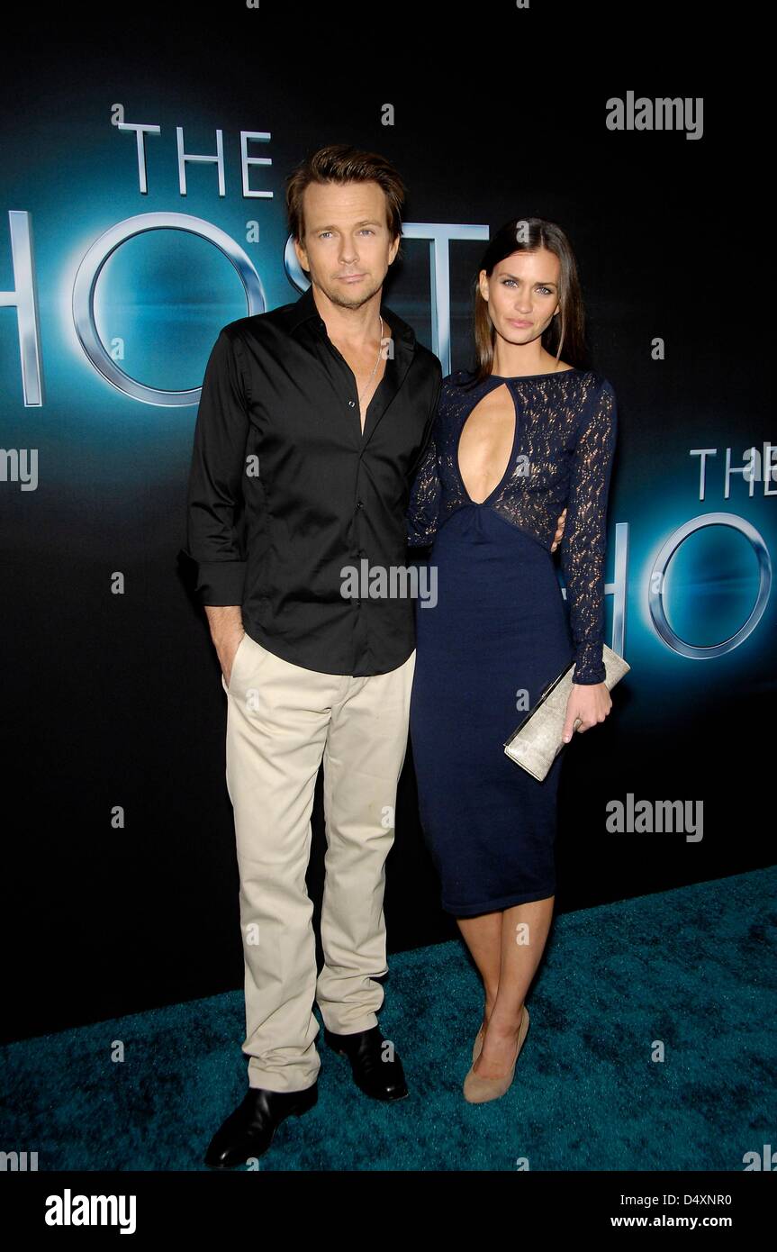 Lauren flanery and sean patrick flanery hi-res stock photography and images  - Alamy