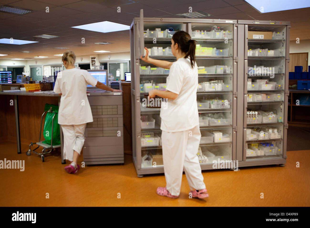 INTENSIVE CARE UNIT Stock Photo - Alamy