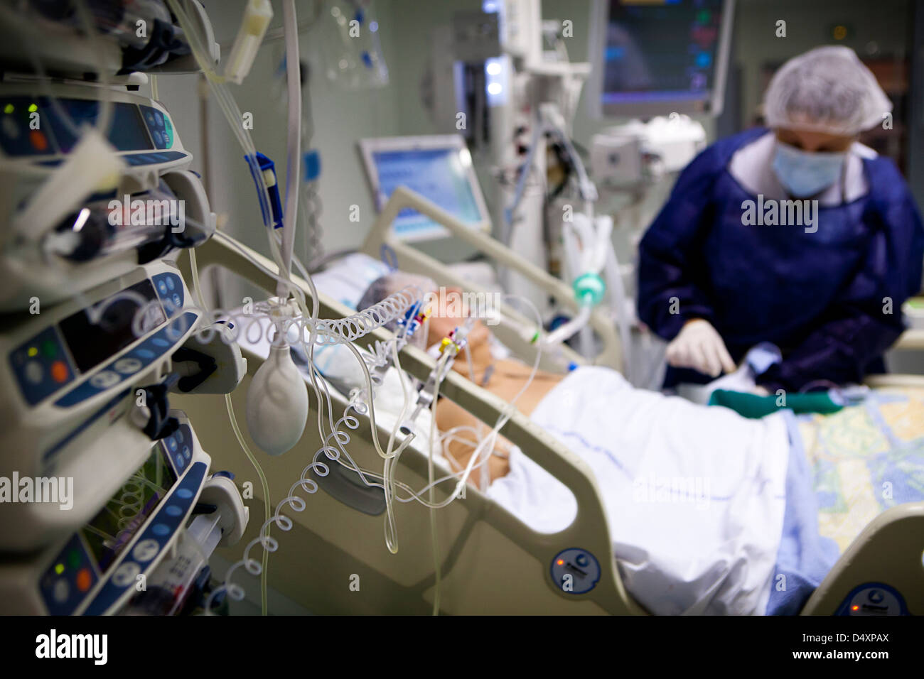 INTENSIVE CARE UNIT Stock Photo Alamy