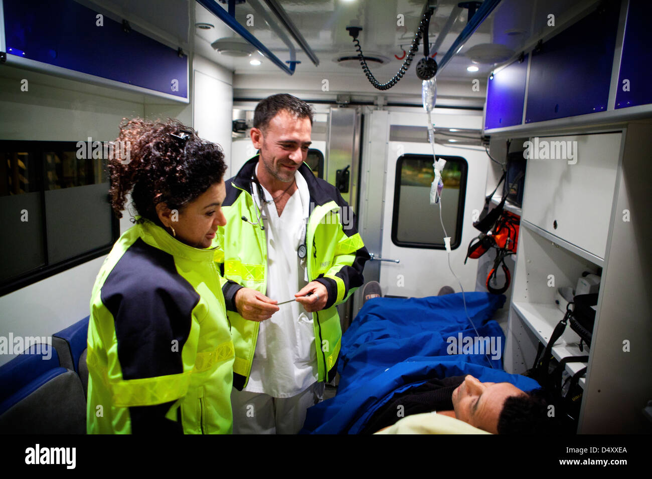 Healthcare workers in action hi-res stock photography and images - Alamy