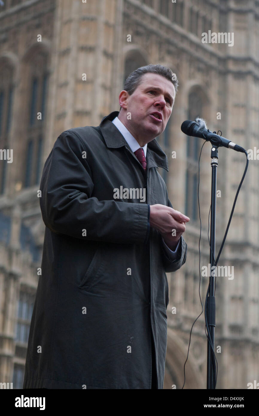 London, UK. 20th March 2013. Mark Serwotka head of the PCS union delivers a speech at a rally held by striking members outside the Houses of Parliament. Credit:  martyn wheatley / Alamy Live News Stock Photo