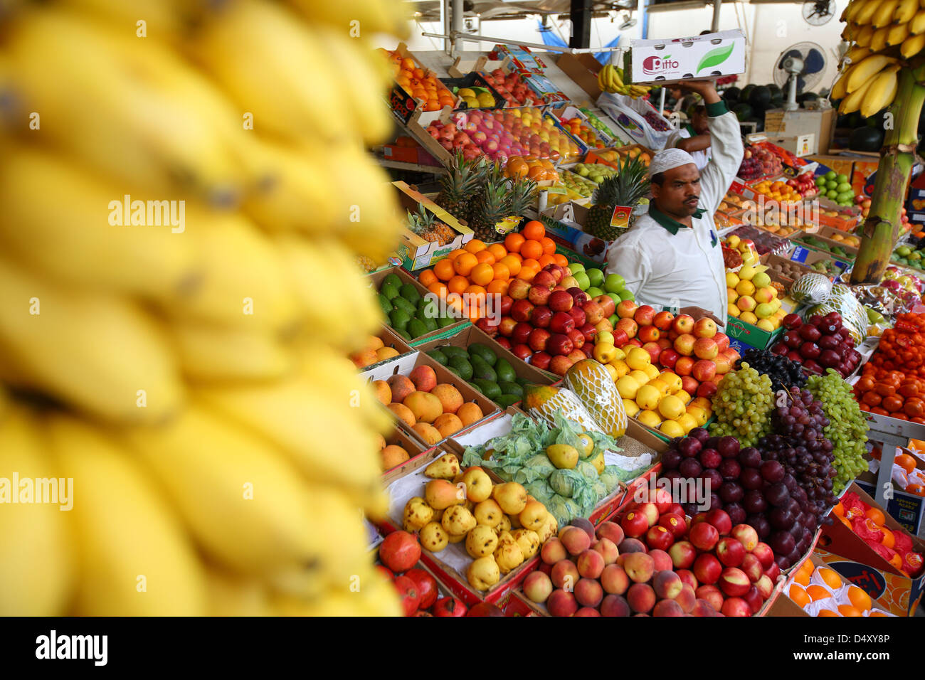 Man carrying box at produce market, Dubai, United Arab Emirates Stock Photo