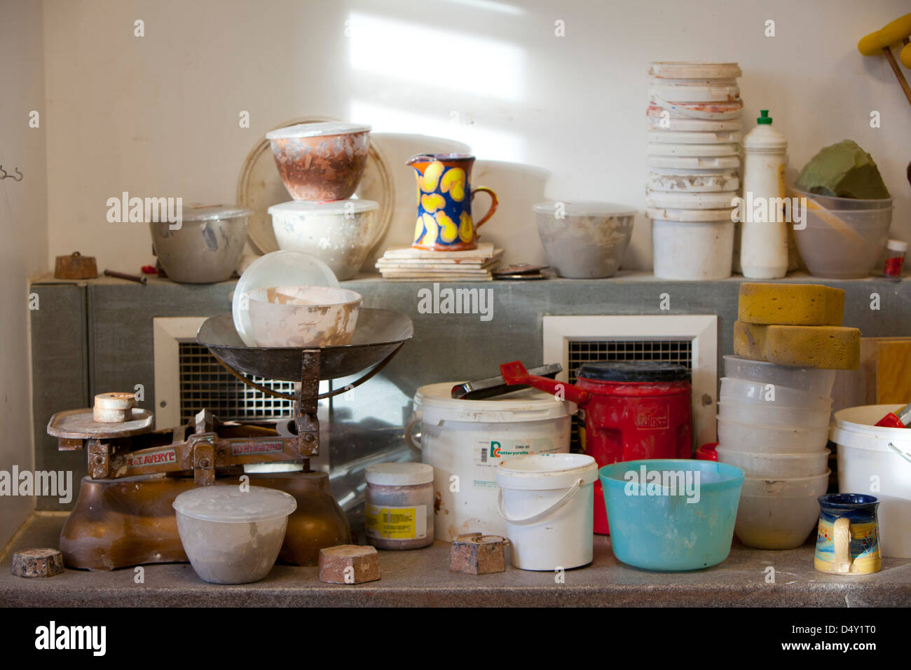 A ceramics class at Cardonald College, Glasgow Stock Photo Alamy