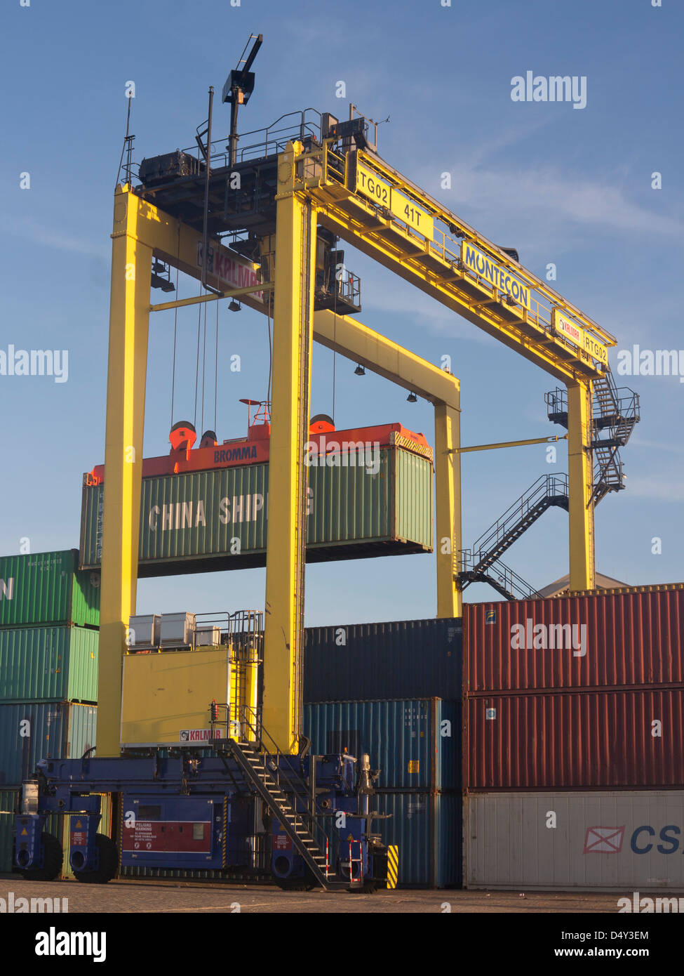 Imported goods in containers hi-res stock photography and images - Alamy