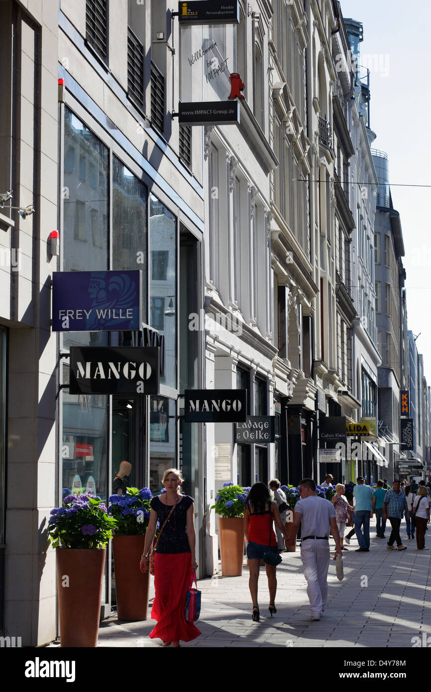 Hamburg, Germany, passers in the exclusive shopping street of Neuer