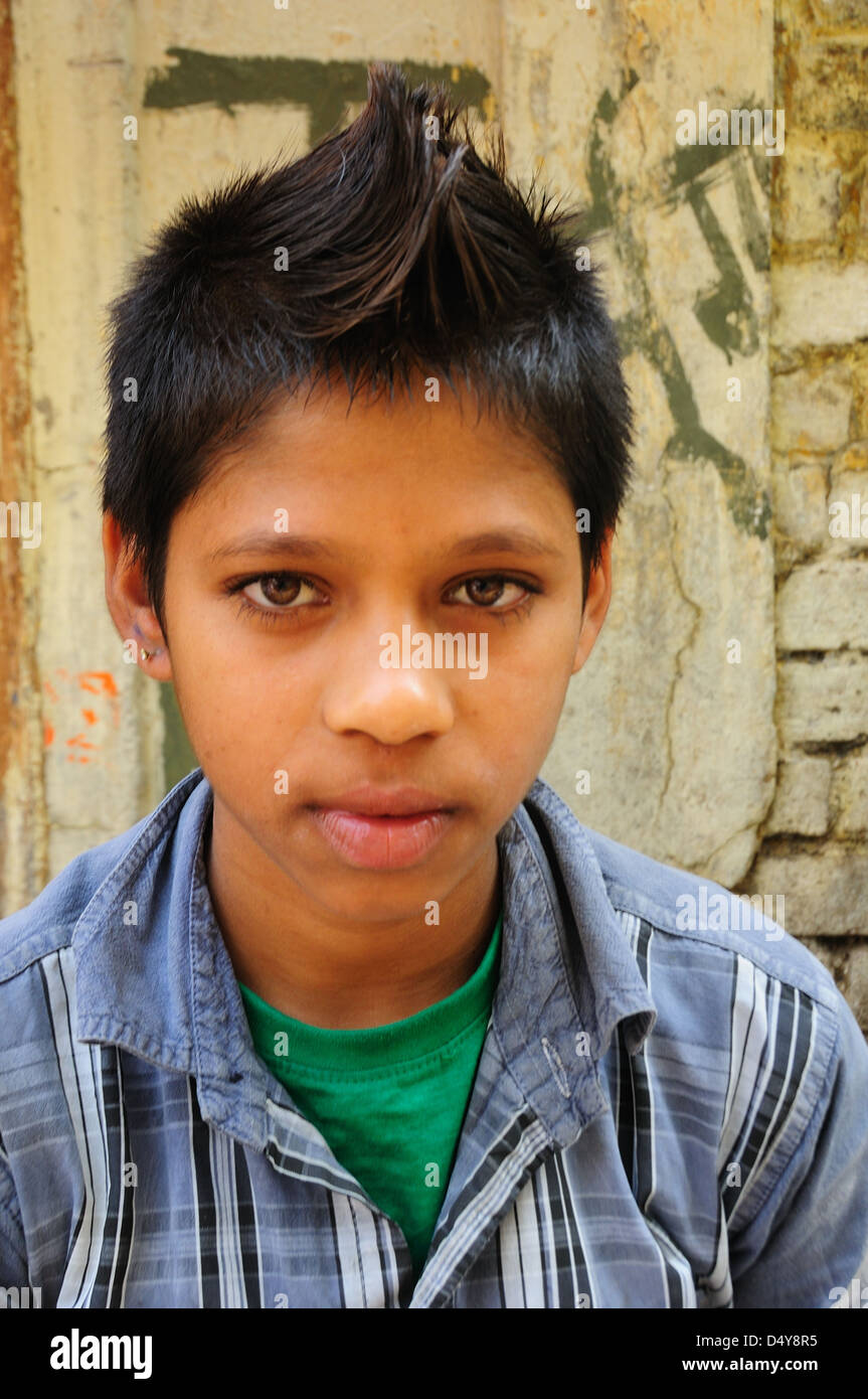 Boy who make tea by the street in Paharganj, New Delhi Stock Photo - Alamy