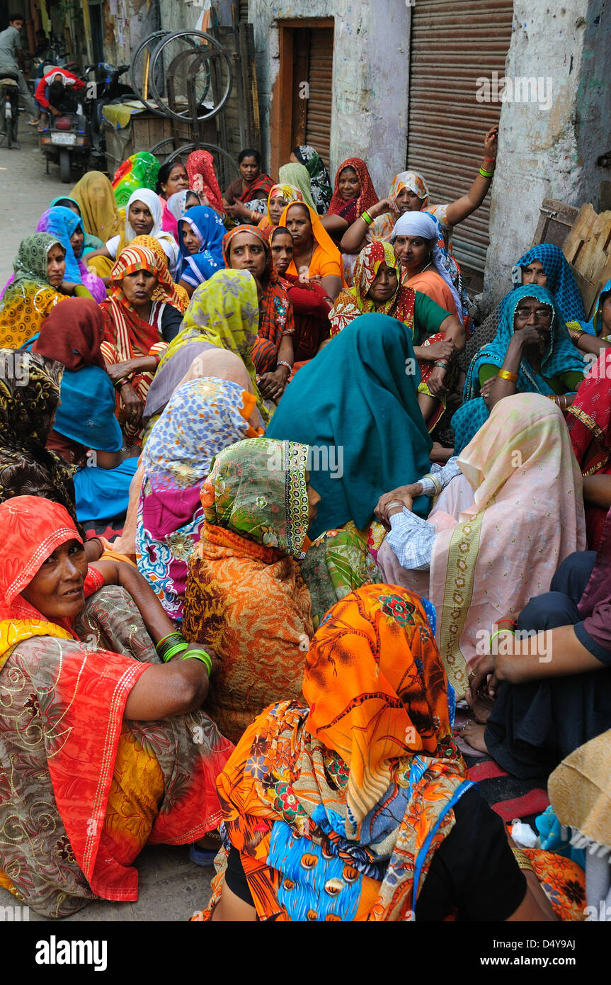 Women sitting on the street in Paharganj, New Delhi Stock Photo