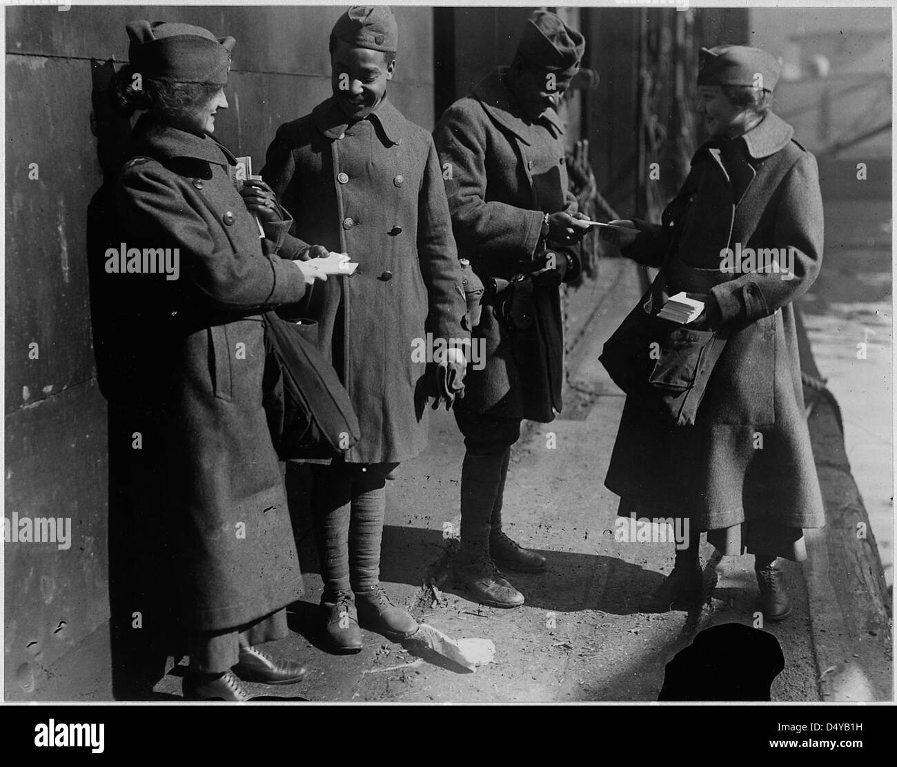 Salvation Army lassies giving sweets to returned [African American] soldiers. Stock Photo