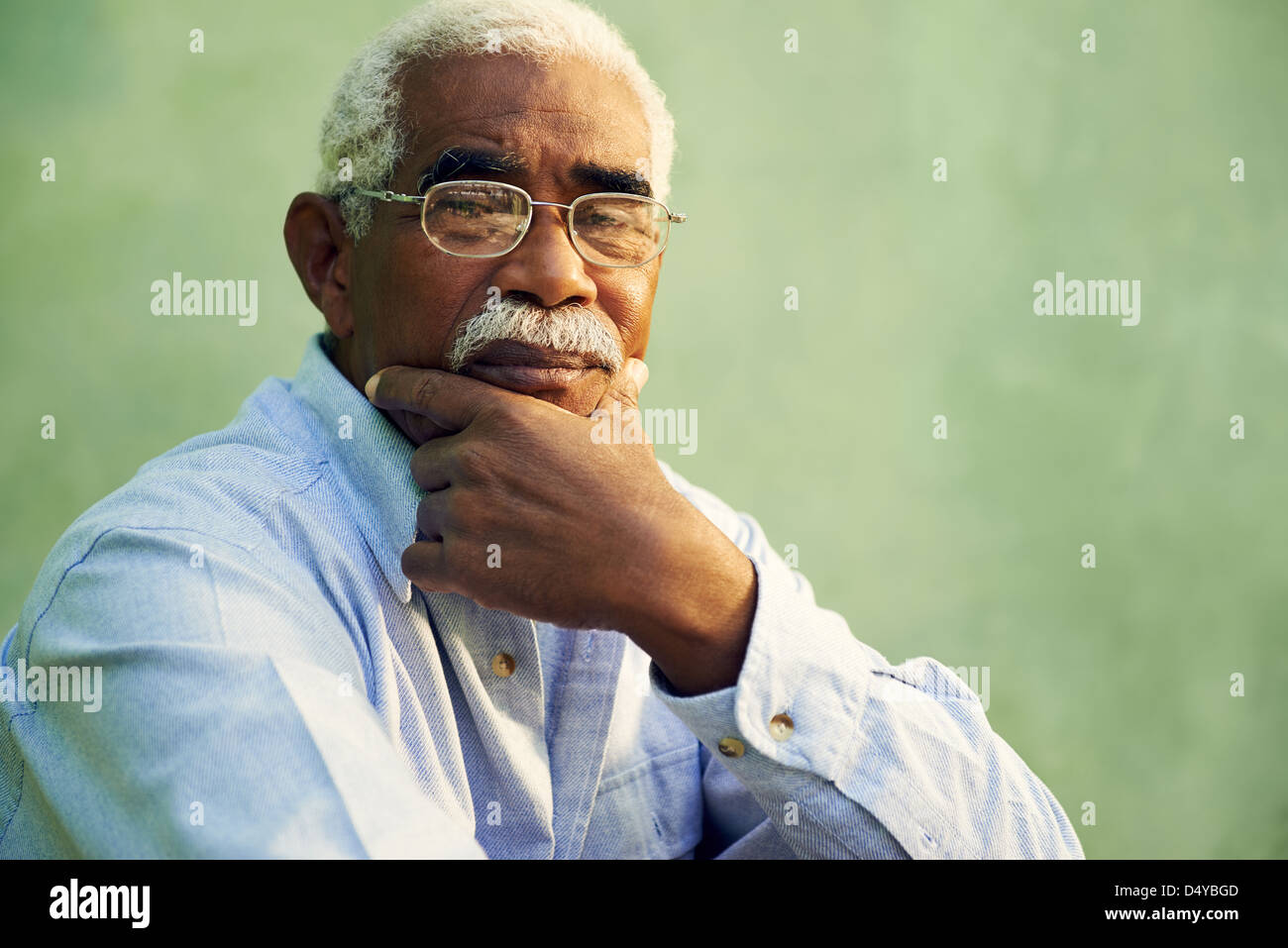 Portrait elderly man glasses in hi-res stock photography and images - Alamy