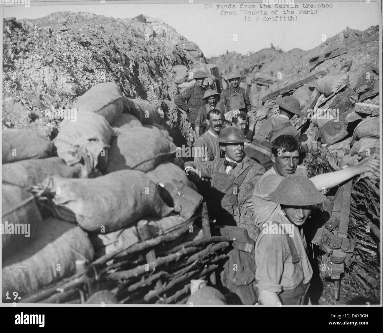 World war i first line trenches Black and White Stock Photos & Images ...