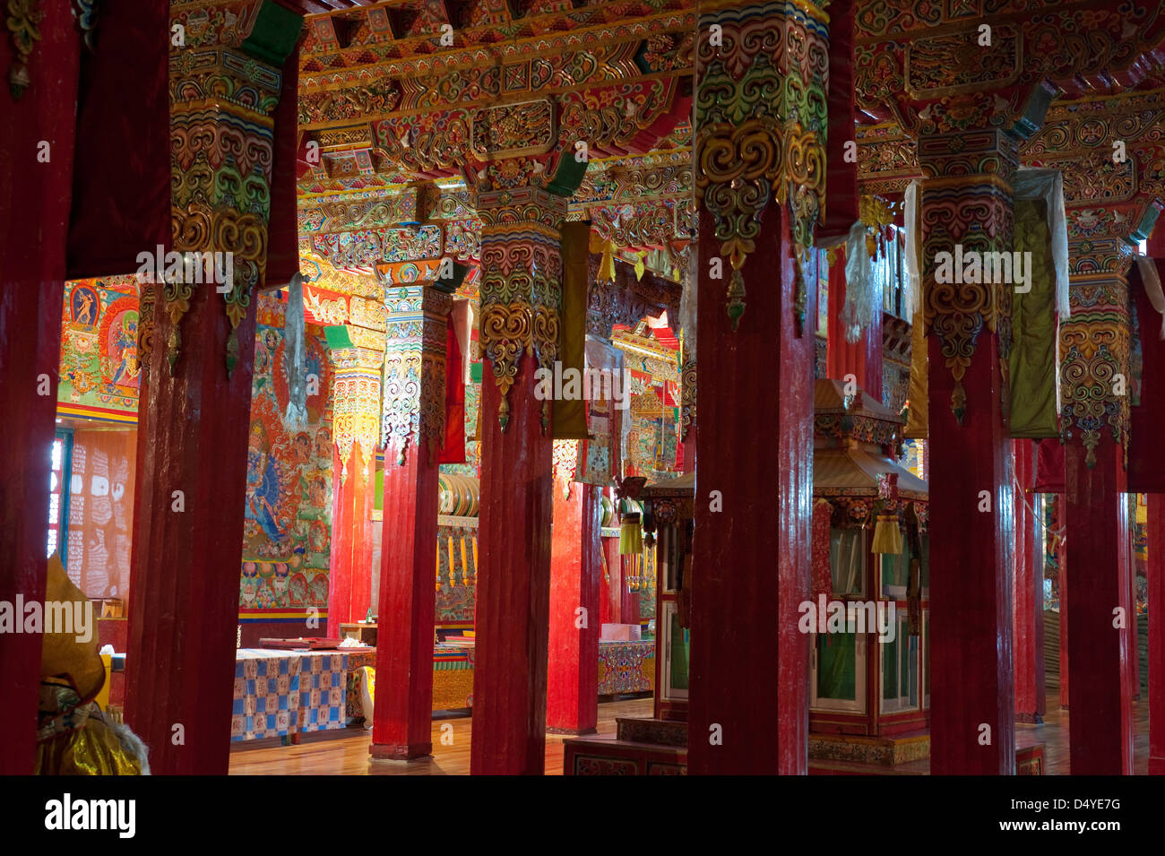 Buddhist prayer hall hires stock photography and images Alamy