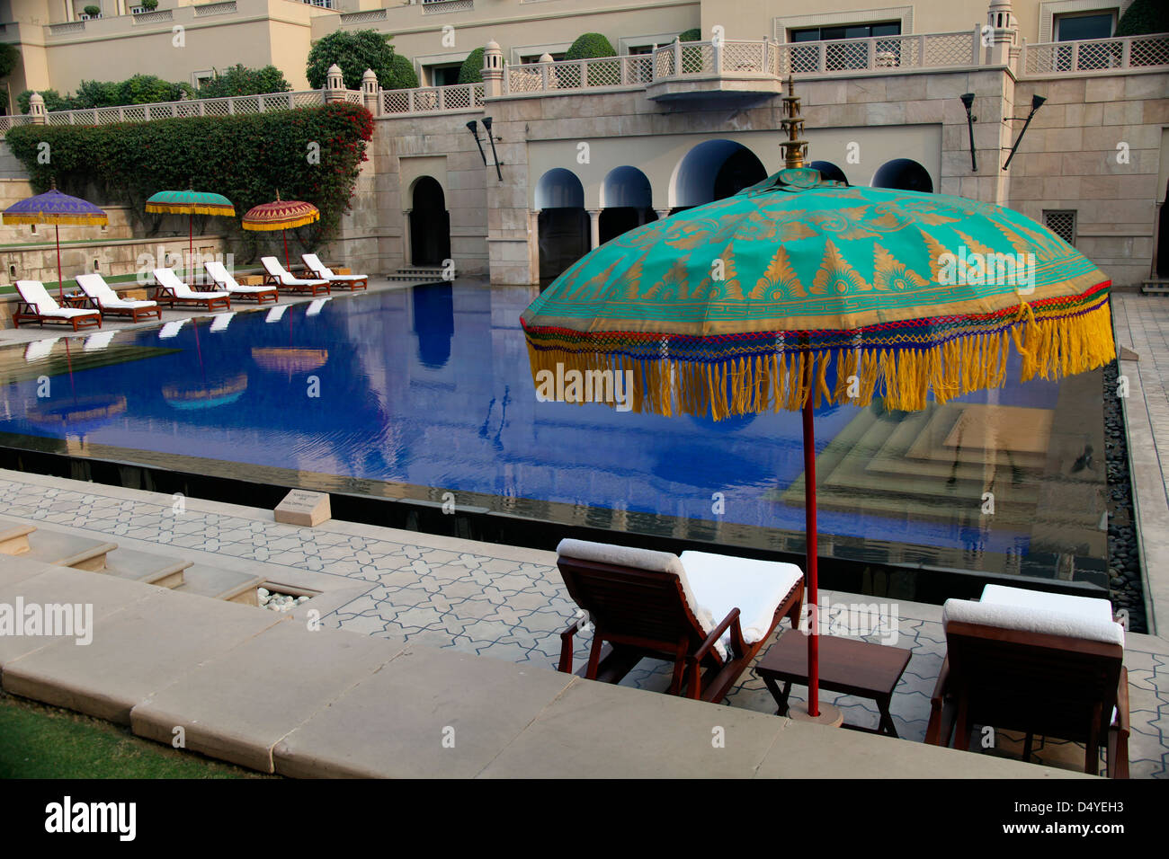 Asia, India, Agra. The outdoor swimming pool at Oberoi Amarvilas in Agra. Stock Photo