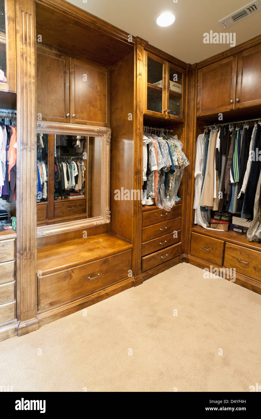 Laguna wardrobe 2024