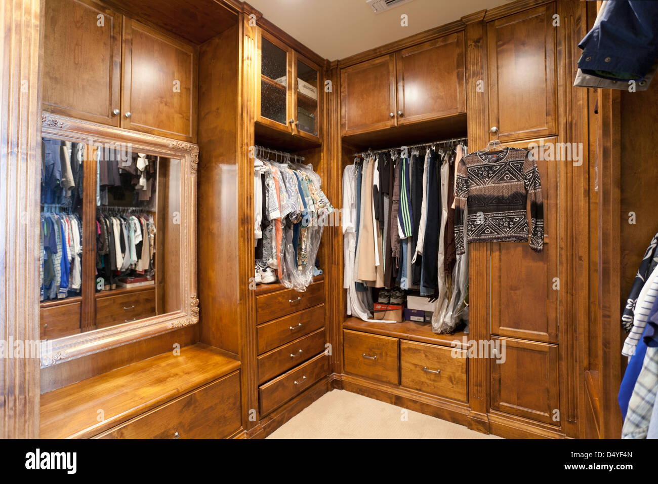 California closet hi-res stock photography and images - Alamy