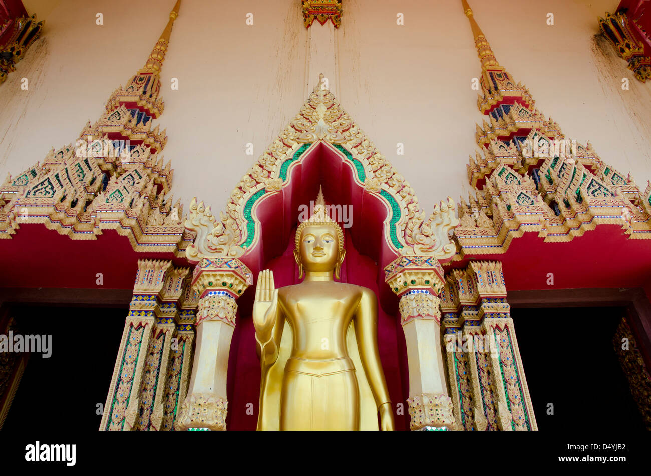 Thailand, Ko Samui (aka Koh Samui). Wat Plai Laem. Golden Buddha statue, temple exterior covered in golden and mirrored tiles. Stock Photo