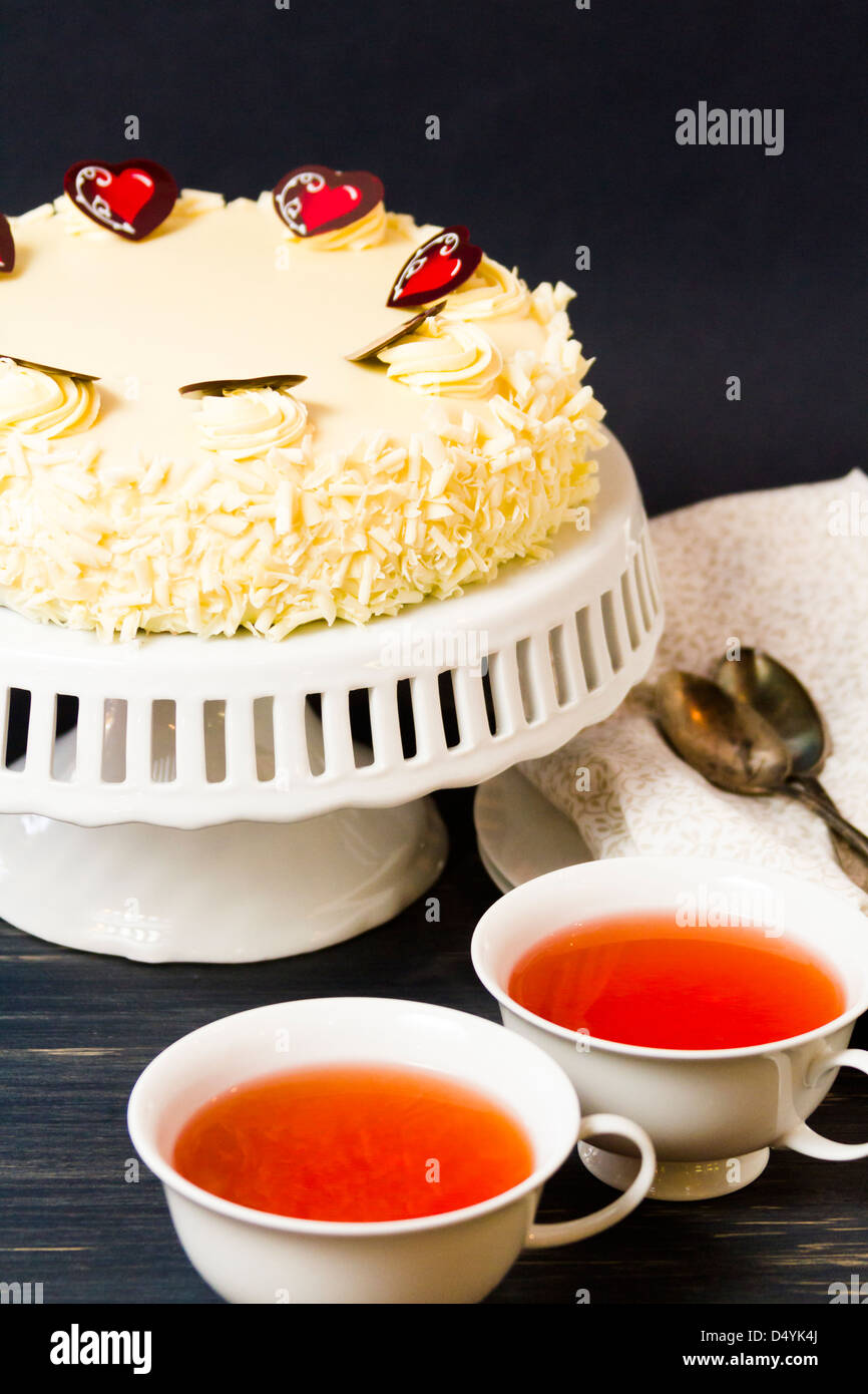 White chocolate cheesecake with brownie crust with white chocolate