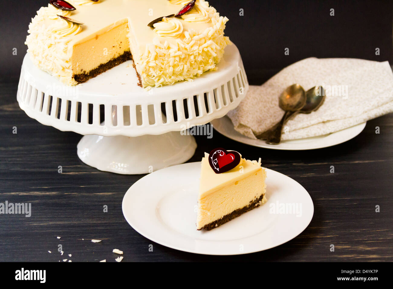 White chocolate cheesecake with brownie crust with white chocolate