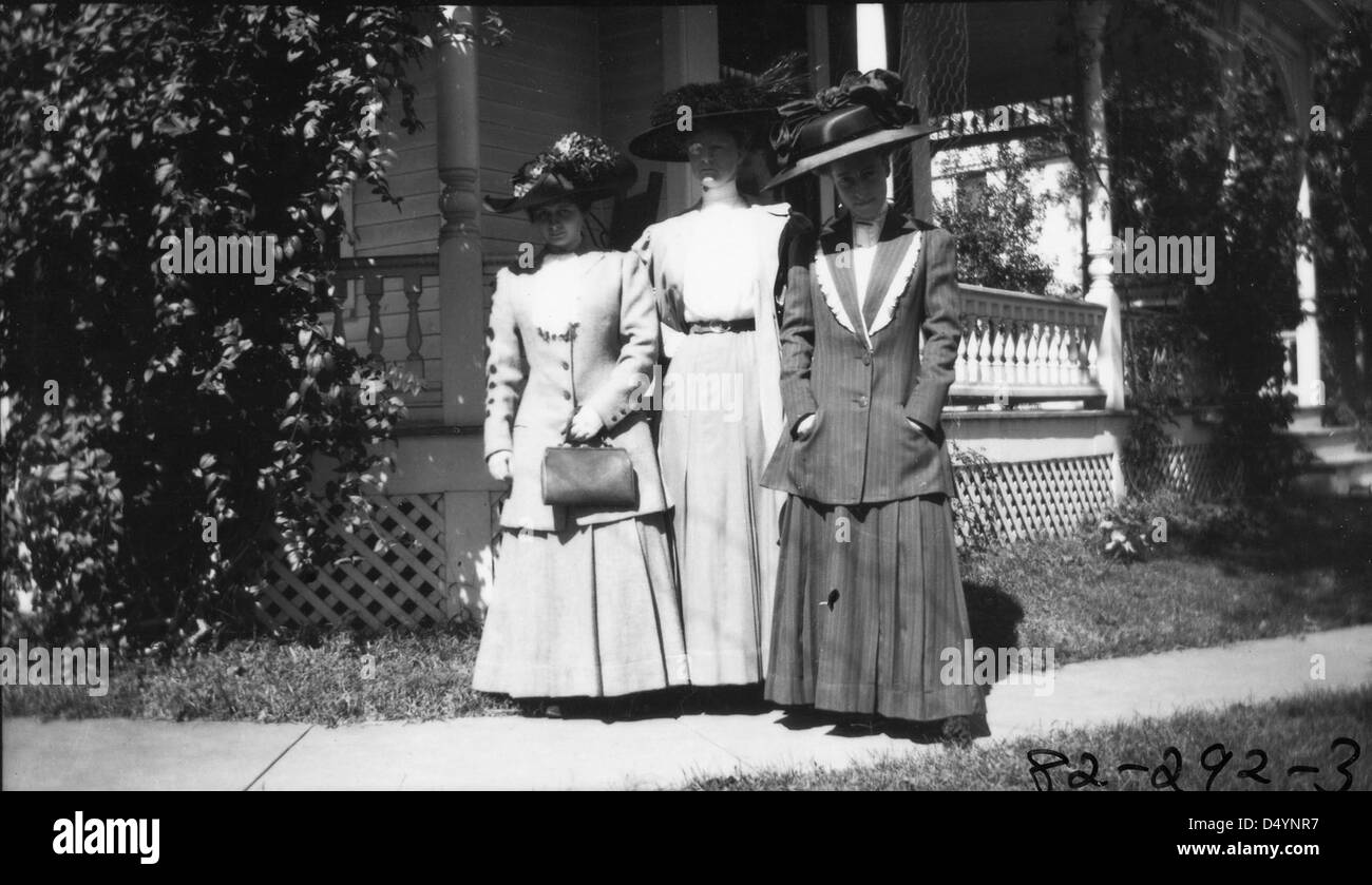 Photograph of Bess Wallace with Two Unidentified Ladies, ca. 1908 Stock Photo