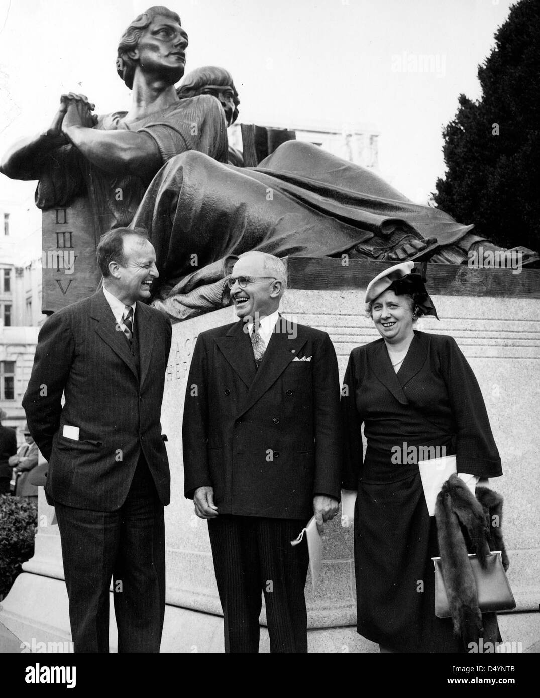 Photograph of Archibald Roosevelt, President Harry S. Truman and Bess Wallace Truman Before the Straus Memorial, 10/26/1947 Stock Photo