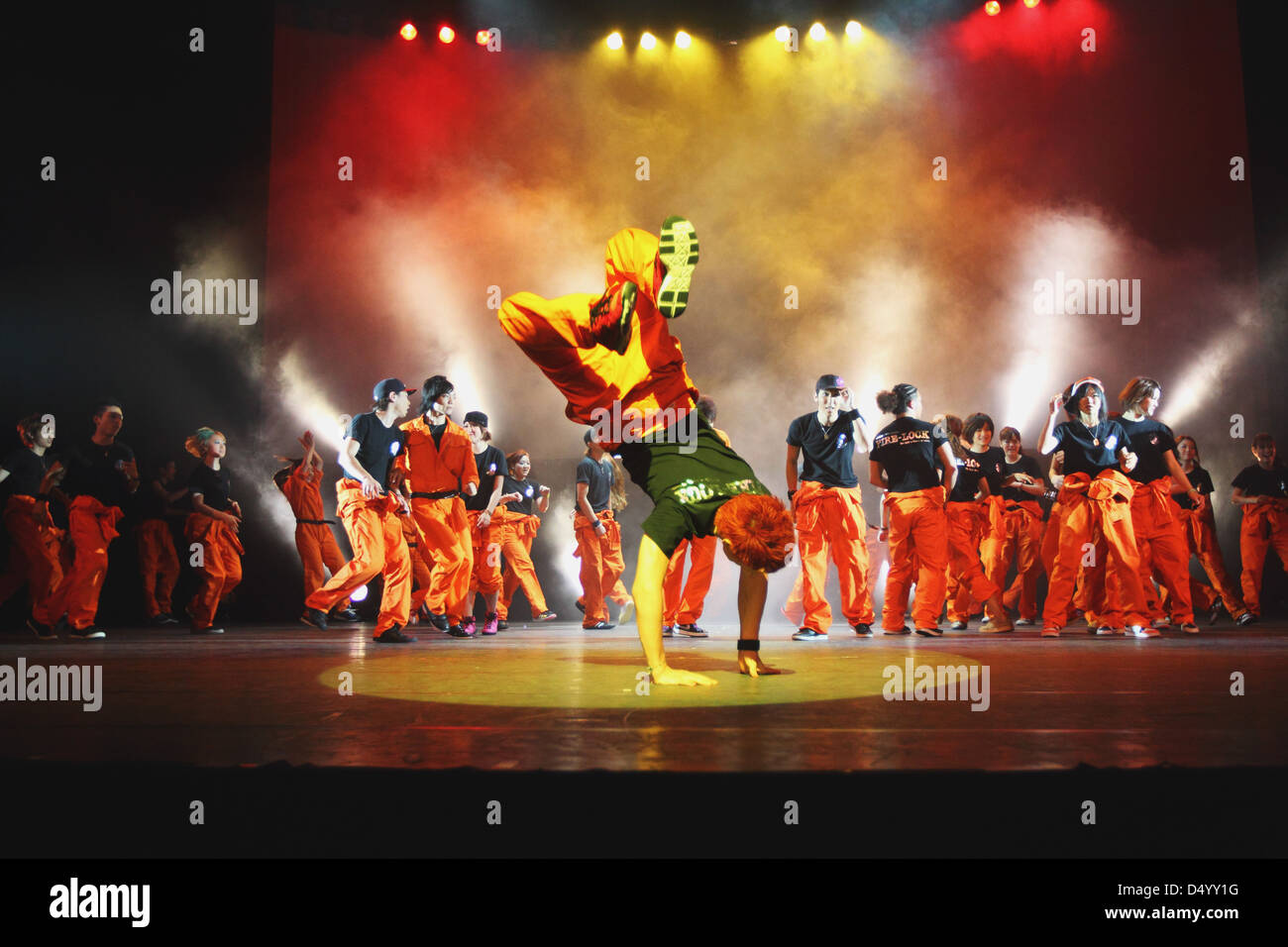 Group of dancers performing Stock Photo - Alamy