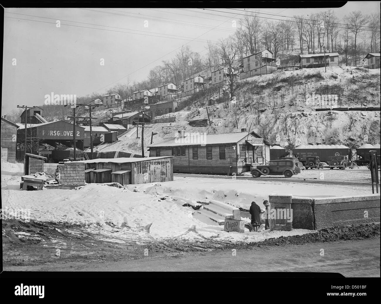 Scott's Run, West Virginia. Pursglove No. 2 - Scene taken from main highway shows company store and typical hillside camp, March 1937 Stock Photo