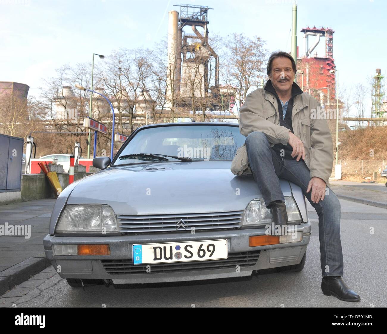 (dpa FILE) - German actor Goetz George poses on a car on the film set ...