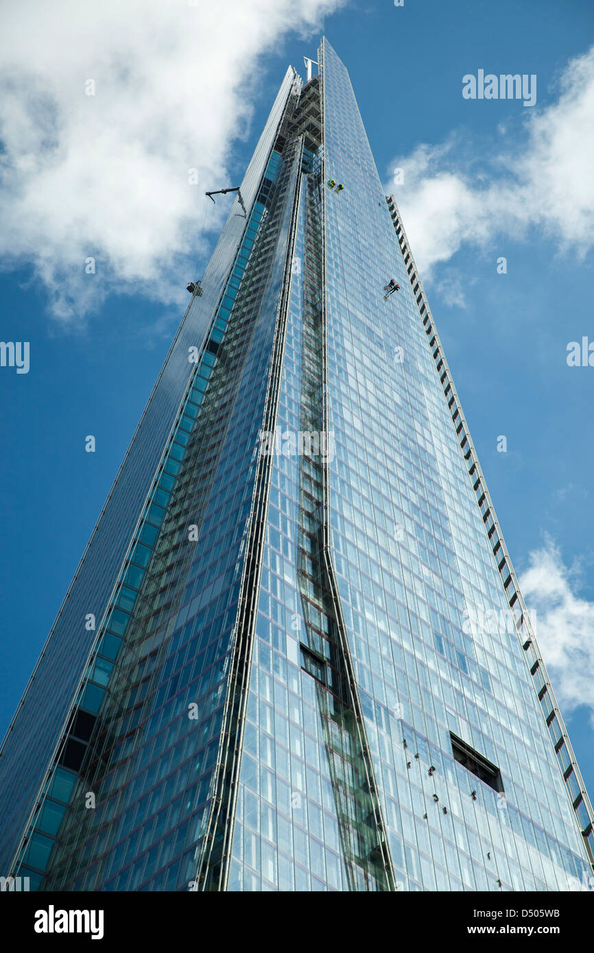 The Shard with window cleaners Stock Photo Alamy