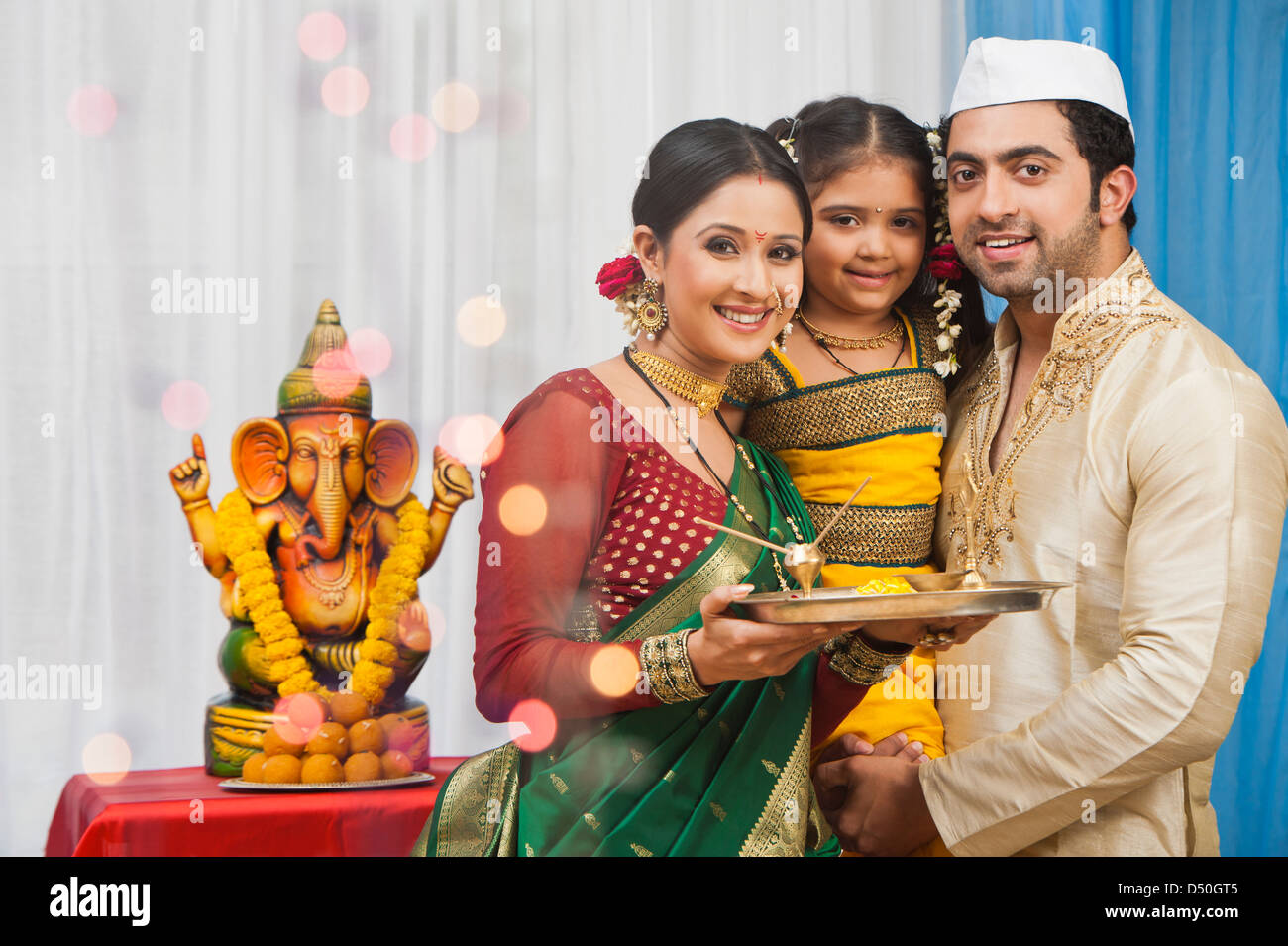 maharashtrian family celebrating ganesh chaturthi D50GT5