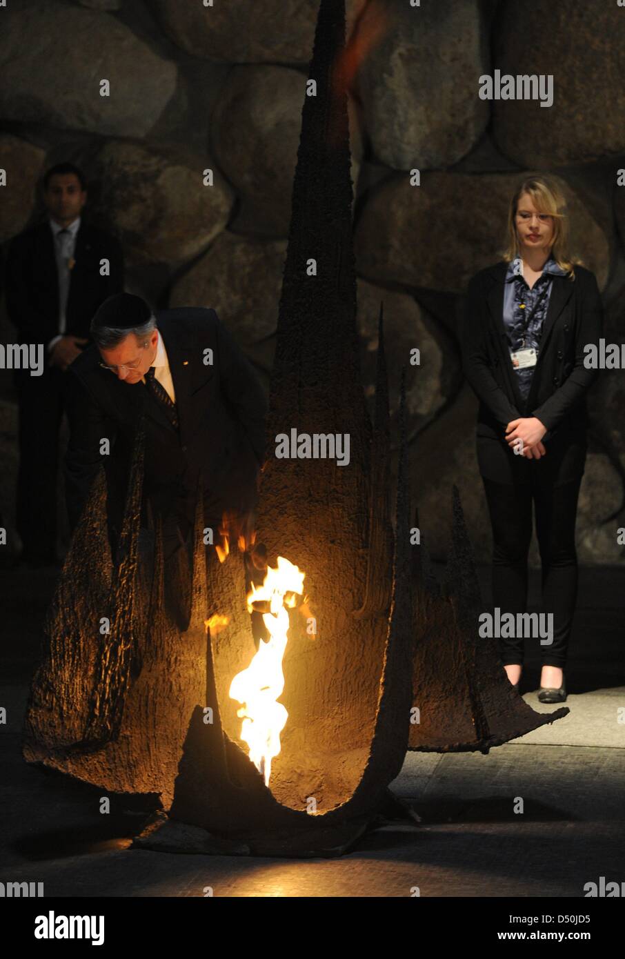 German President Wulff lights the 'eternal flame' next to his daughter Annalena Wulff at  the 'Hall of Names' at the Jad Vaschem Memorial in Jerusalem, Israel, 28 November 2010. Wulff's state visits will end in the Palestinian territories in Tuesday 20 November. Photo: Rainer Jensen Stock Photo