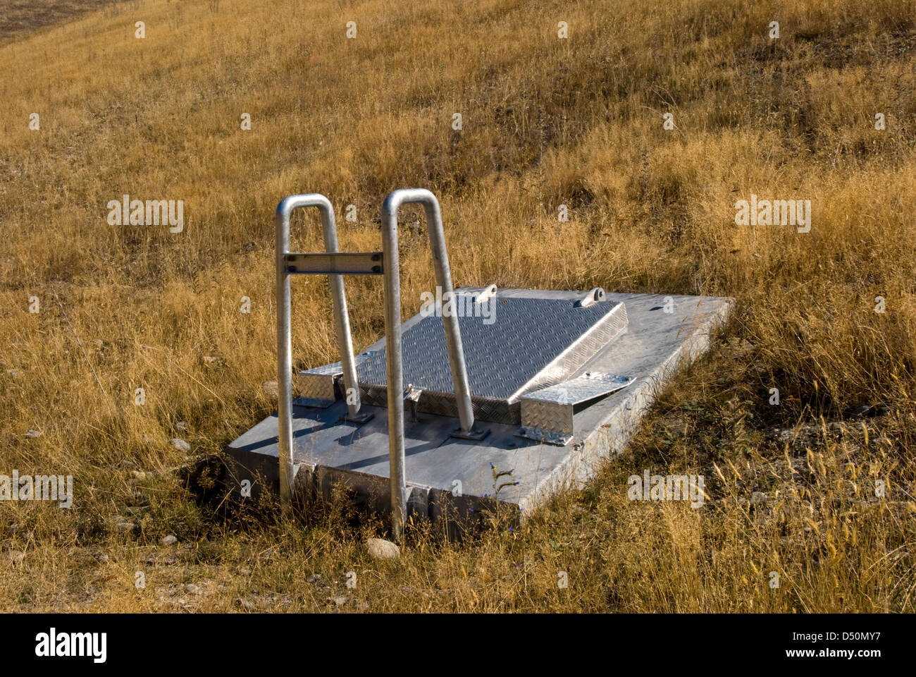 Hatch entrance to underground bunker Stock Photo Alamy