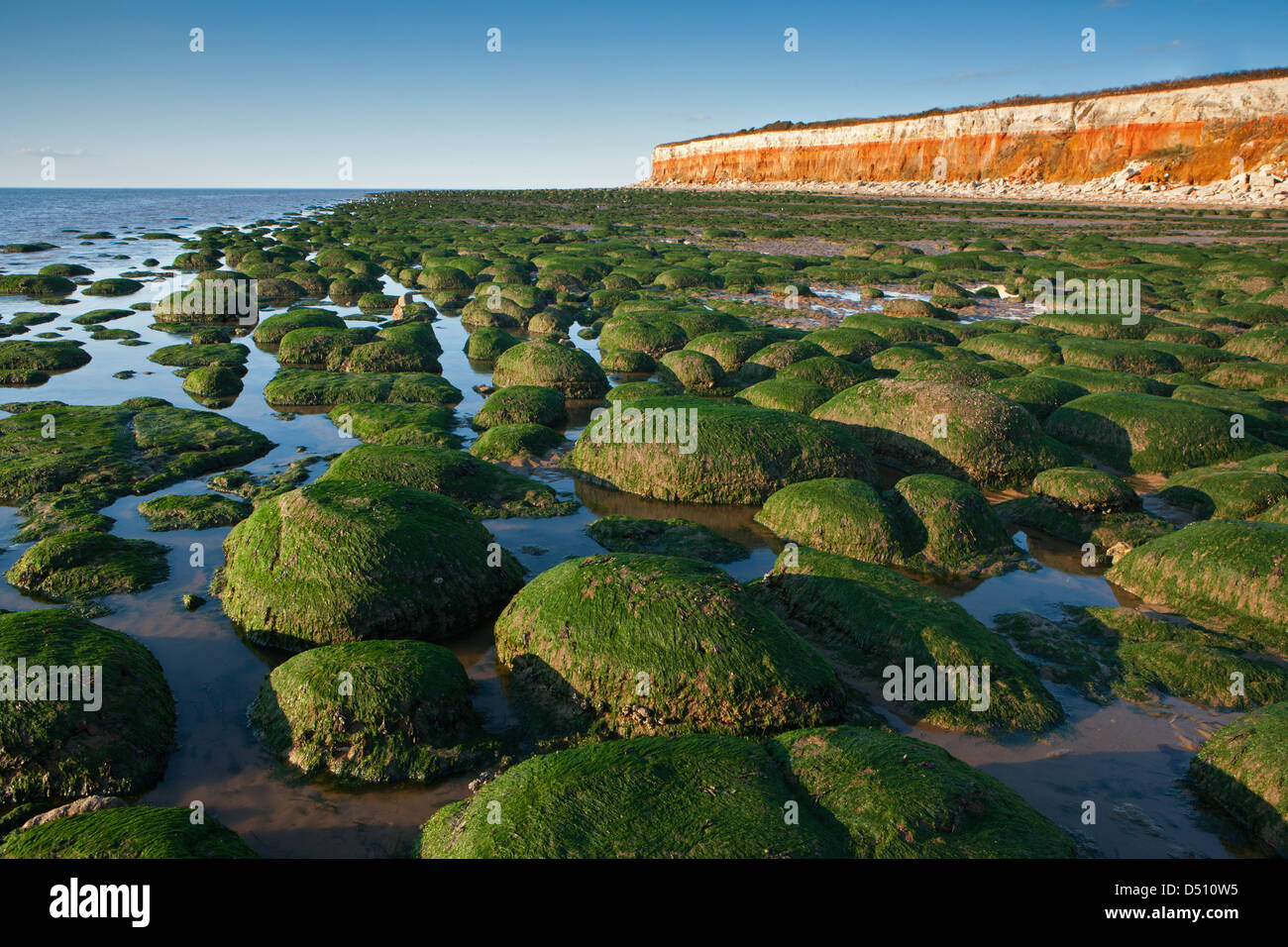 UK; ENGLAND; NORFOLK; HUNSTANTON; CLIFFS; ROCKS; LANDSCAPE; SCENIC Stock Photo