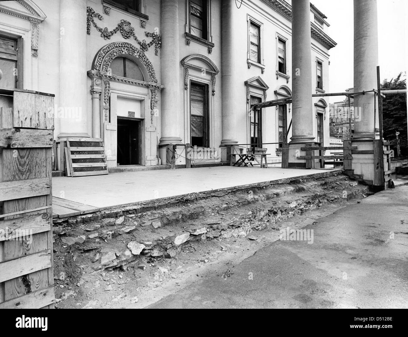Southwest View of the North Portico of the White House during the Renovation, 06/05/1951 Stock Photo