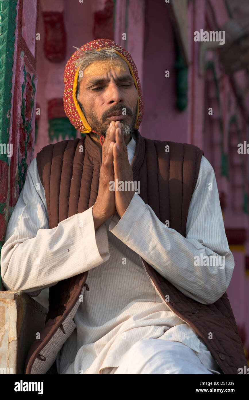 A Hindu Pujari (priest) prays at sunrise at Vishram Ghat, Mathura, Uttar Pradesh, India Stock Photo