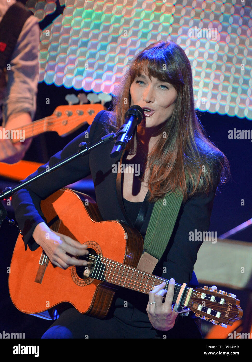 French singer Carla Bruni performs during the 2013 Echo Music Award ceremony in Berlin, Germany, 21 March 2013. Photo: Britta Pedersen/dpa Stock Photo