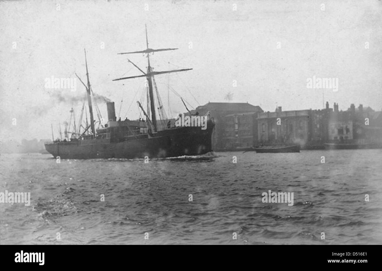 The steamship 'Egret' passing the warehouses of the Eagle, Baltic and Old Aberdeen Wharves in Wapping Stock Photo