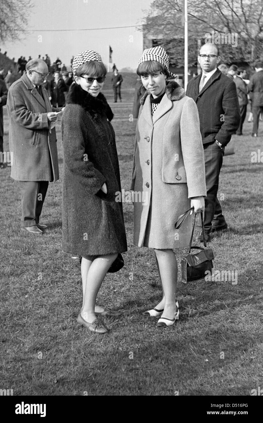 Magdeburg, East Germany, elegantly dressed women in the fashion race day Stock Photo